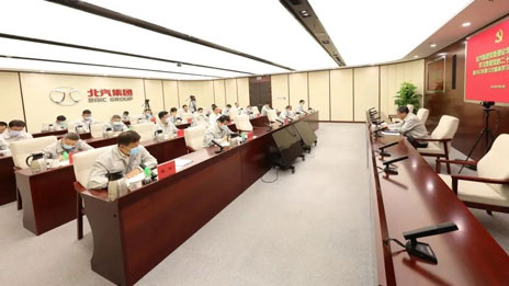 尊龙凯时集团召开党委理论学习中心组学习（扩大）会，传达学习党的二十大和二十届一中全会精神