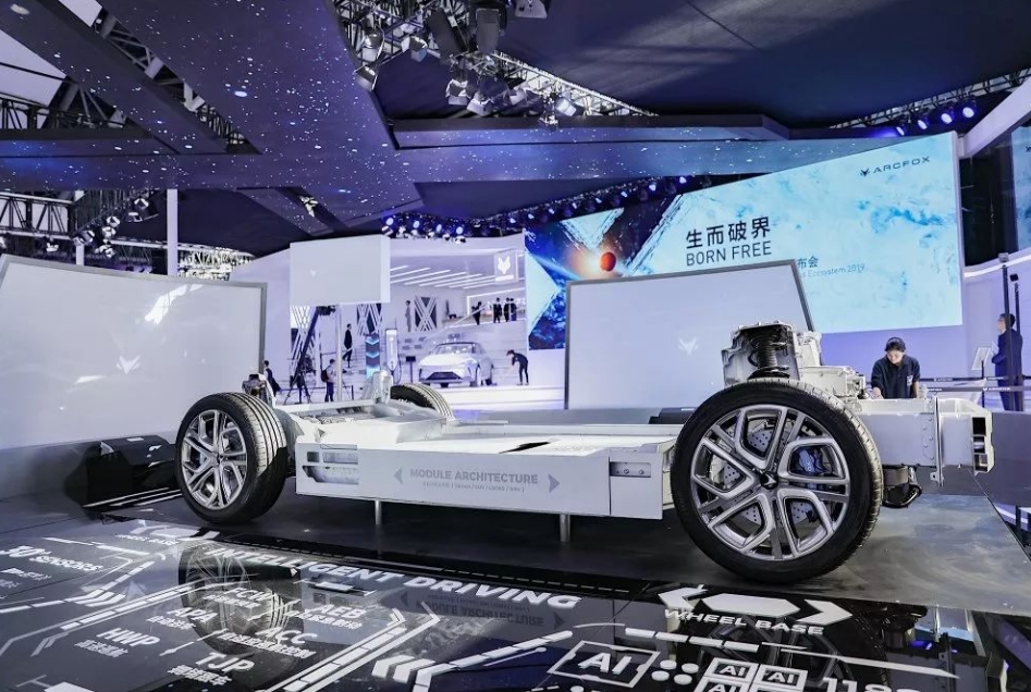 尊龙凯时集团携手奥动新能源 共同推动新能源汽车换电时代到来